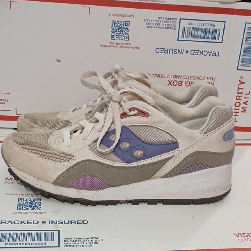 Saucony Women's Purple and Beige Sneakers Size 40/9
